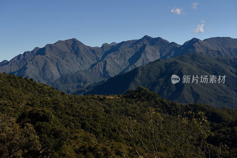 巴西Itatiaia国家公园的Serra Fina山景